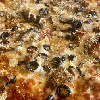 Iolis' Pizzeria - This is the whole pie before I devoured it. - Italian Near Me - Carmel, California Iolis' Pizzeria - This is the whole pie before I devoured it. - Italian Near Me - Carmel, California