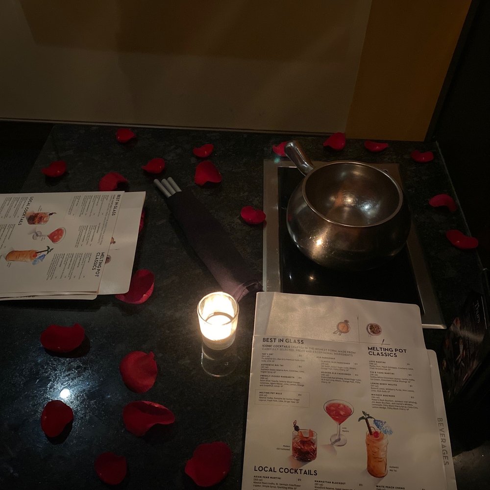 The Melting Pot - Romantic touch with roses - Fondue Near Me - Orlando, Florida The Melting Pot - Romantic touch with roses - Fondue Near Me - Orlando, Florida