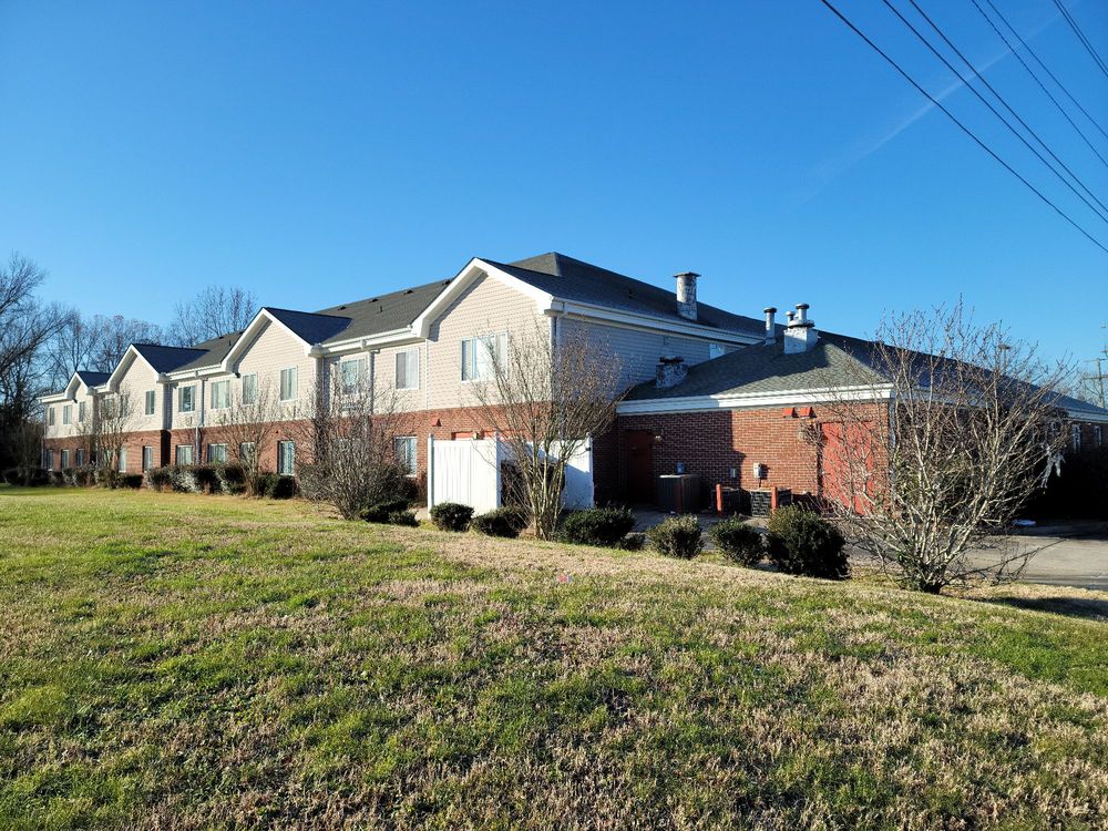 SANDERLING APARTMENTS Updated September 2024 2809 Parkside Dr