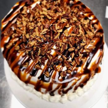 Ben & Janies - a cake on a plate - Ice Cream & Frozen Yogurt Near Me - Addison, Michigan