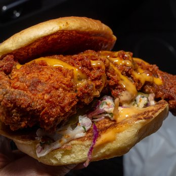 Dave's Hot Chicken - Slider.(keepsmilingphoto.com) - Chicken Shop Near Me - Chicago, Illinois