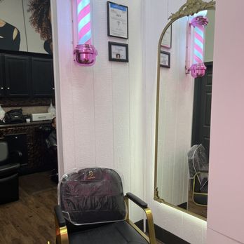 Salon 152 - Hilary's Booth - Hair Salons Near Me - Kansas City, Missouri Salon 152 - Hilary's Booth - Hair Salons Near Me - Kansas City, Missouri