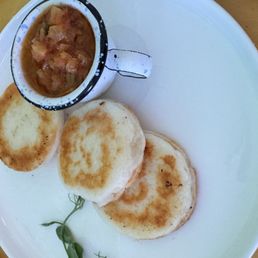 Arepa con hogao Arepa con hogao