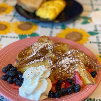 Geraldine's Kitchen - Delicious French toast - Breakfast & Brunch Near Me - Jeffersonville, Indiana