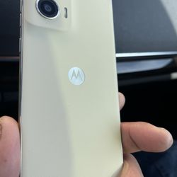 Cricket - This is the back of the phone it's pretty nice almost felt like Velvet but it was maybe rubber.