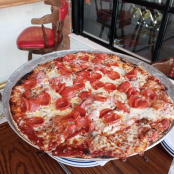 Eno's Pizza Tavern - The pig pizza.... Great taste..  If you love thin crust.. Theirs is the thinnest... - Pizza Near Me - Coppell, Texas