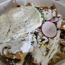 Chillaquilles Verdes with asada Chillaquilles Verdes with asada