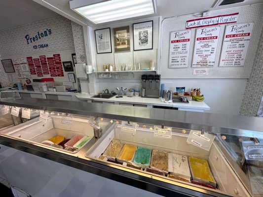 Preston's Candy & Ice Cream by null