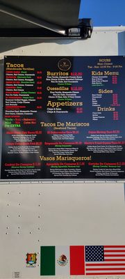 El Viejón Taquería y Mariscos food truck by null