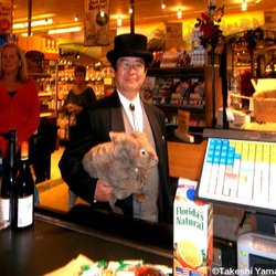 Ralphs - Ralphs supermarket (by the Custom Hotel). Dr. Takeshi Yamada and Seara (Coney Island sea rabbit). November 19, 2012.