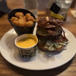 Buffalo burger with tater tots