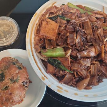Hawkers Delight Deli - Fried Kway Teow and vegetable flitter - Delis Near Me - Vancouver, British Columbia Hawkers Delight Deli - Fried Kway Teow and vegetable flitter - Delis Near Me - Vancouver, British Columbia
