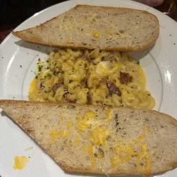 Charly's - Mac and Cheese - Pubs Near Me - Flagstaff, Arizona