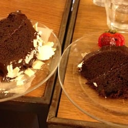 California Bakery - Due double chocolate regular: perché la mia fetta è grande la metà?