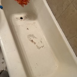 The before photo. Bathtub was peeling, chipping and very unsightly.
