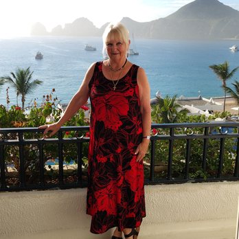 Gypsy Wind Clothing - Janet in travel dress on resort deck - Women's Clothing Near Me - Sisters, Oregon Gypsy Wind Clothing - Janet in travel dress on resort deck - Women's Clothing Near Me - Sisters, Oregon