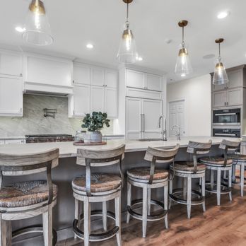 Bee Tree Homes - a large kitchen with a center island - General Contractors Near Me - Jacksonville, Florida