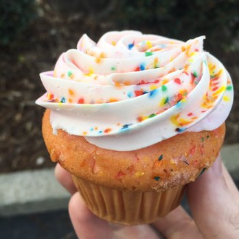 Cupcake Craving - Champagne cupcake - Cupcakes Near Me - Sacramento, California