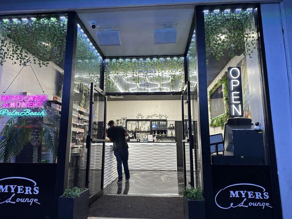 Myer’s Lounge Image