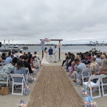 High Energy DJ - Outdoor sand ceremony wedding set-up at the catamaran resort in Pacific Beach. DJ Paul Peterson. - DJs Near Me High Energy DJ - Outdoor sand ceremony wedding set-up at the catamaran resort in Pacific Beach. DJ Paul Peterson. - DJs Near Me