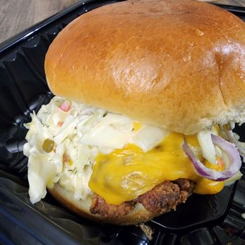 Café Hollander Hilldale - Hot chicken sandwich - American Near Me - Madison, Wisconsin