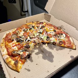 Hotel Tombstone - Supreme pizza.