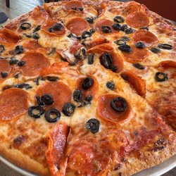 Brickhouse Burgers & Pizza - Pepperoni and black olive - medium pizza