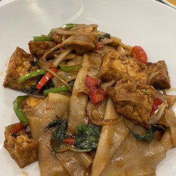 Buuz Thai Eatery - Drunken Noodle - Thai Near Me - Arlington, Virginia