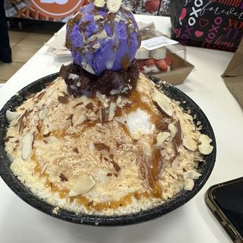 Dessert Cafe Concord - Injeolmi Red Bean Snowflake Bingsu - Desserts Near Me - Concord, California