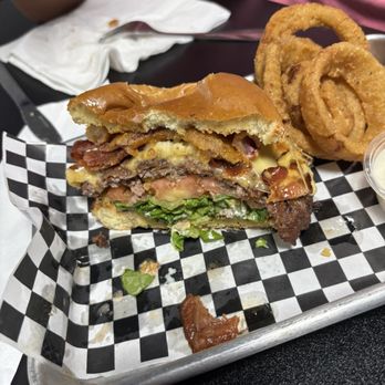 Mouthole BBQ - Burger and rings... - Food Trucks Near Me - Sarasota, Florida Mouthole BBQ - Burger and rings... - Food Trucks Near Me - Sarasota, Florida