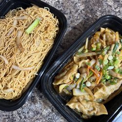 Chef 7 Chinese Food - Soy sauce noodles and spicy chili dumplings (amazing)