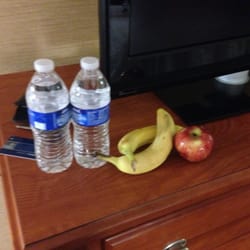 Hampton Inn Peoria-East At The River Boat Crossing - Late night snack 1040pm.... Wow I'm getting old good night