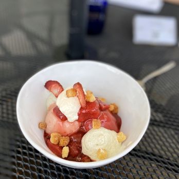 Perry St - Strawberry Sundae - New American Near Me - New York, New York