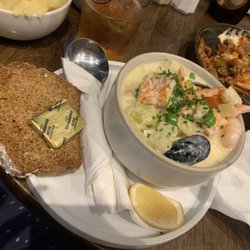 Badgers - Seafood chowder and fresh Guinness bread.