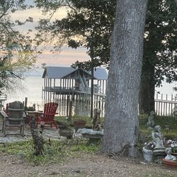 Bay Breeze Guest House - Back yard and garden