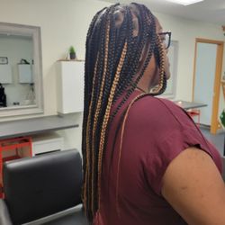 The Hair Plant Salon - Medium Knotless Braids
