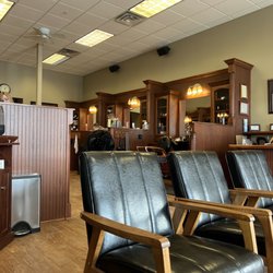 Roosters Men's Grooming Center