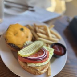 Front Street Grill - beef burger