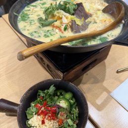 傣族牛杂骨汤菌菌锅 Herbal Beef Offal and Mushroom Stew 傣族牛杂骨汤菌菌锅 Herbal Beef Offal and Mushroom Stew