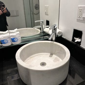 O Hotel - Now that's a Sink hole - Hotels Near Me - Los Angeles, California