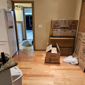 Young Buck Movers - Set boxes/items neatly in desired places - Movers Near Me Young Buck Movers - Set boxes/items neatly in desired places - Movers Near Me