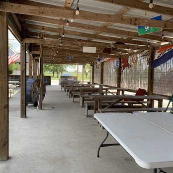 KBs BBQ - a picnic area with tables and benches - Food Trucks Near Me - Victoria, Texas KBs BBQ - a picnic area with tables and benches - Food Trucks Near Me - Victoria, Texas
