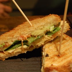 Doña Hipolita - Sandwich pollo en salsa chipotle