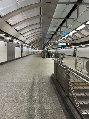 86 St by null