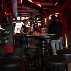 Queen's Head - Bar area.