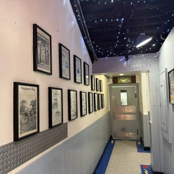Knowlwood - Hall 2 restrooms - Burgers Near Me - Irvine, California