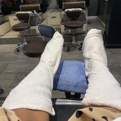 Sarah's Nail Art - Hot towel with deluxe service