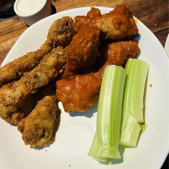 Yard House - 10 Crispy Traditional Wings - Bars Near Me - Glendale, Arizona Yard House - 10 Crispy Traditional Wings - Bars Near Me - Glendale, Arizona