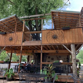 Renaissance Wine Garden - Venues & Event Spaces Near Me - Foristell, Missouri