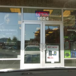 Gamestop - Front of store